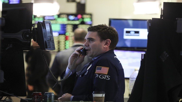 وول ستريت تبدأ تداولات الأسبوع على تراجع