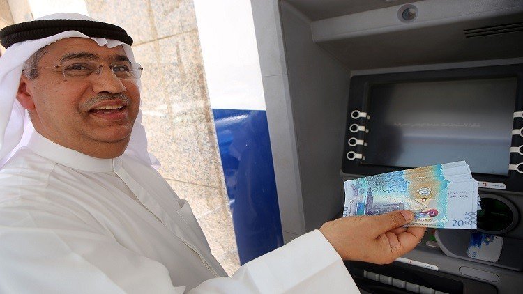 الكويت تعلن عجزا ضخما في الميزانية