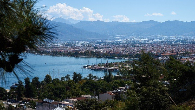 تراجع إيرادات السياحة التركية