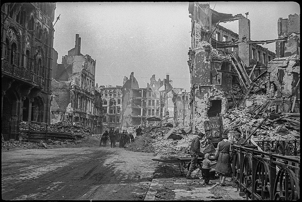 مبان مدمرة جراء القصف في برلين - مايو/أيار 1945