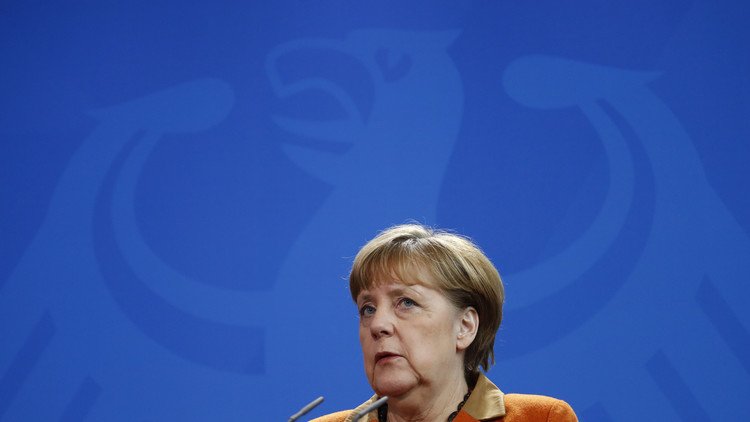 ميركل تتعلق بالقشة التركية