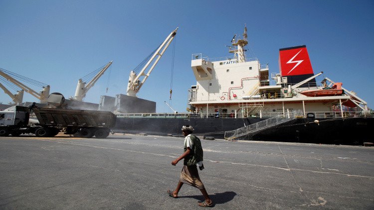 التحالف العربي ينفي إغلاق ميناء الحديدة اليمني