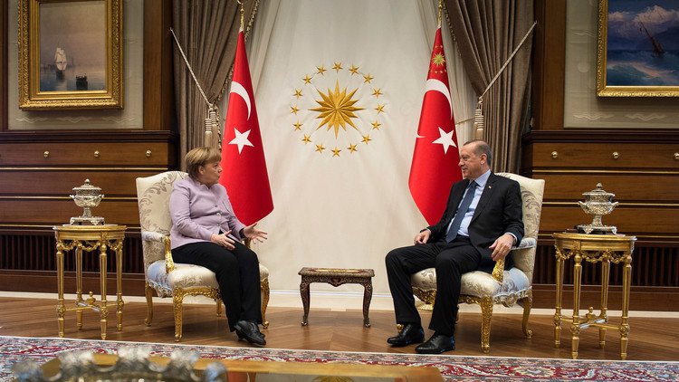 أردوغان وميركل يؤيدان استئناف المفاوضات السورية في جنيف