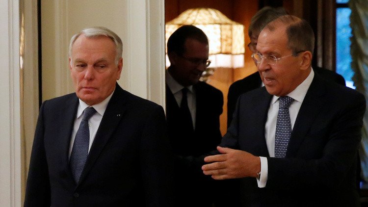 لافروف يبحث مع أيرولت هاتفيا أزمتي سوريا وأوكرانيا