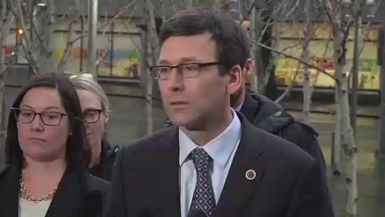 قاض فدرالي يعلق قرار ترامب حول الهجرة