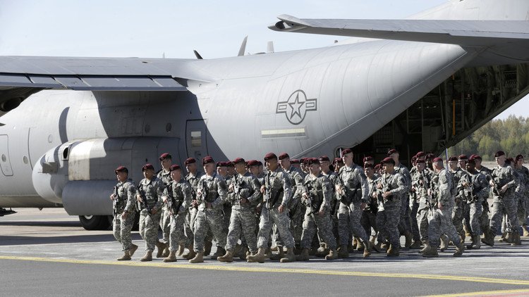 أكثر من 220 عسكريا أمريكيا عند حدود روسيا مع لاتفيا