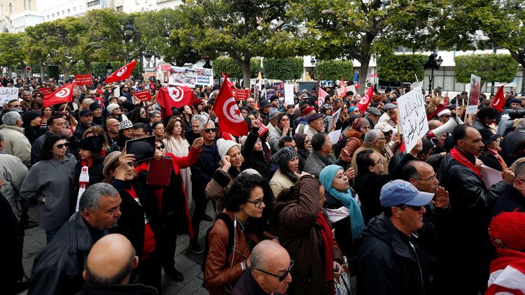 تونس.. إضراب الأطباء احتجاجا على توقيف طبيبة