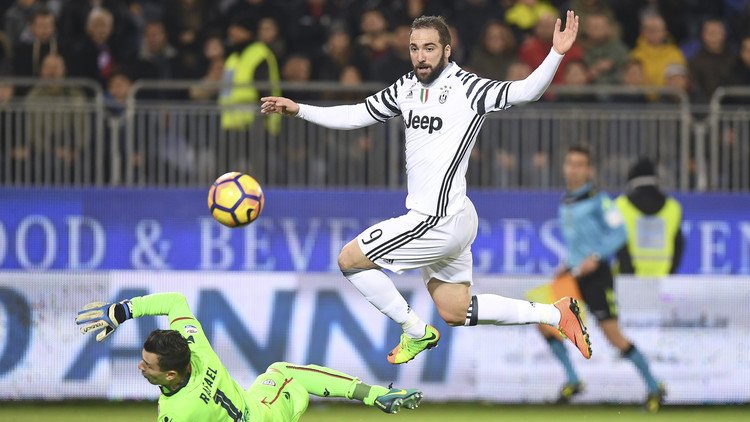 هيغواين يقود السيدة العجوز للفوز على كالياري