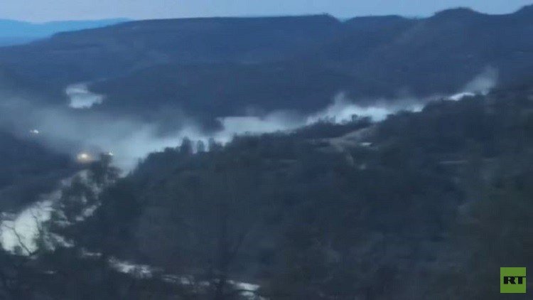 شاهد بالفيديو.. أعلى سد في الولايات المتحدة على وشك الانهيار