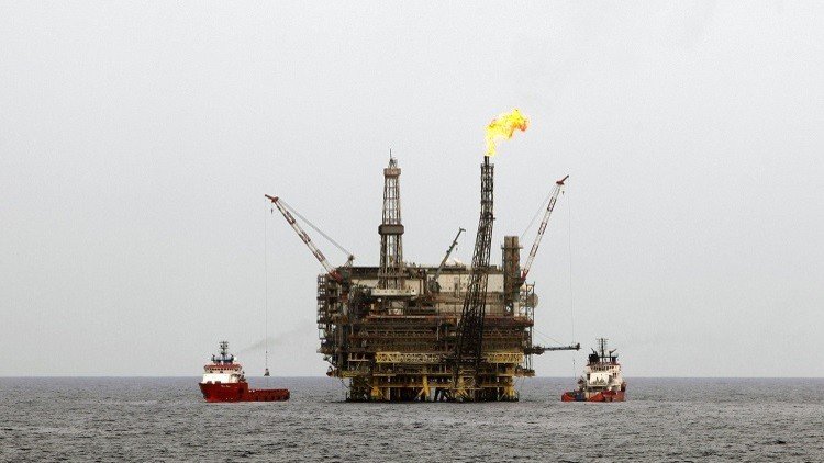 تحميل أول ناقلة نفط من منصة جديدة في ليبيا