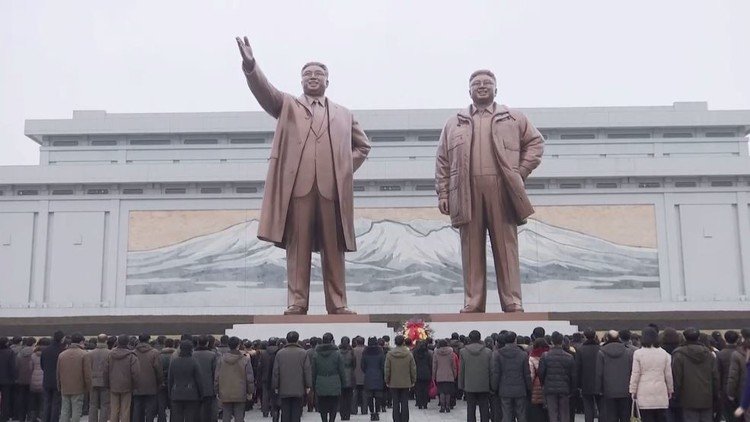 كوريا الشمالية تحتفل بعيد ميلاد الزعيم كيم جونغ إيل