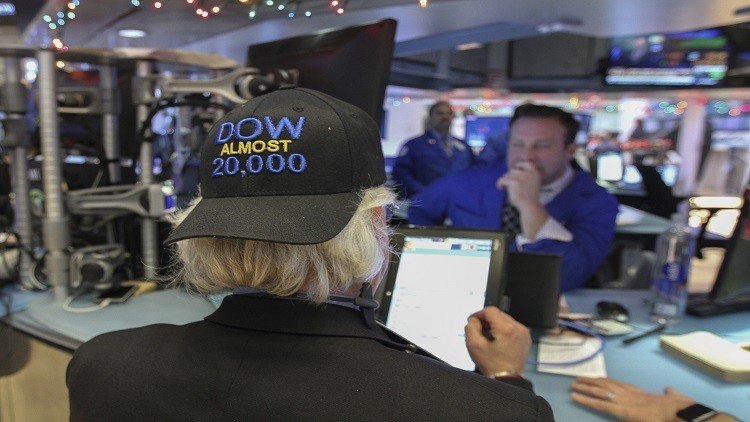 تراجع جماعي لـ "وول ستريت"