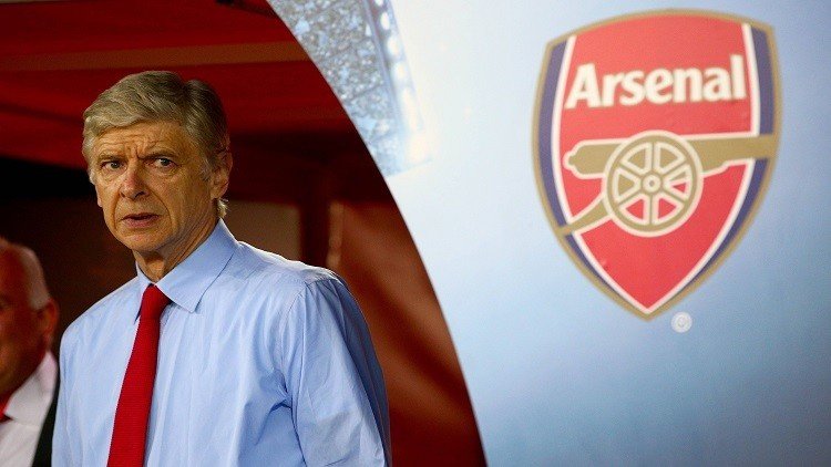 فينغر لن يعتزل التدريب حاليا