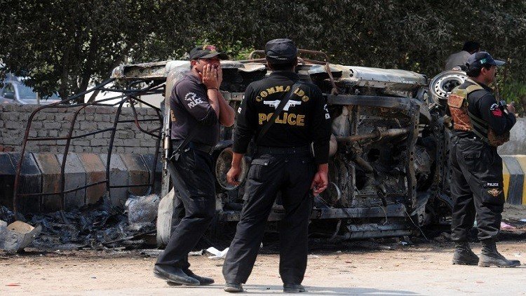 باكستان تشن حملة أمنية بعد تبني "داعش" الهجوم الانتحاري