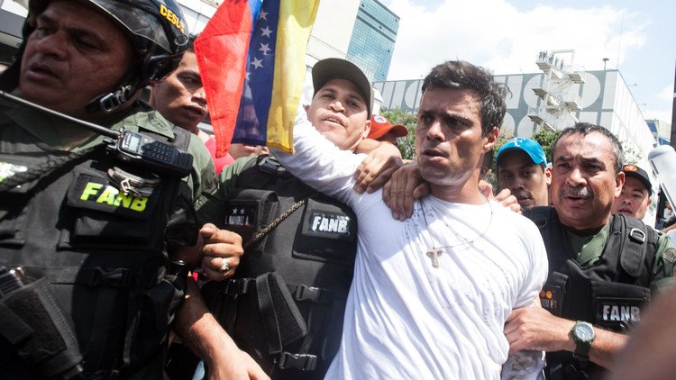معارض فنزويلي بارز يدعو من سجنه للتظاهر