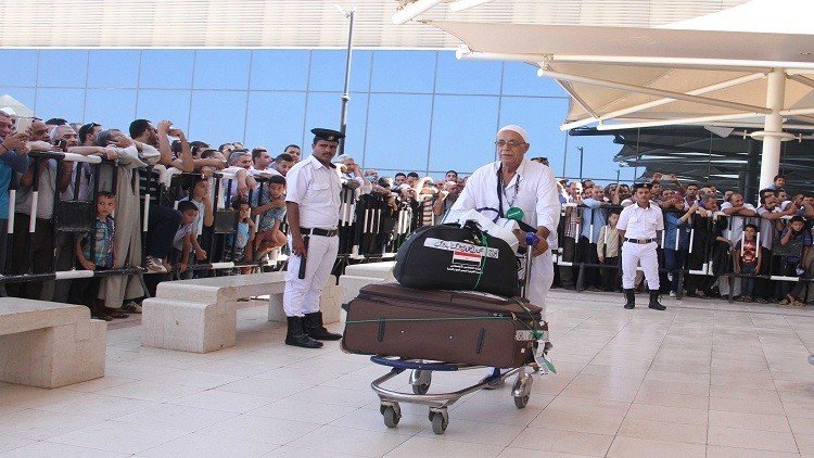 قنبلة "فساد" في مطار القاهرة