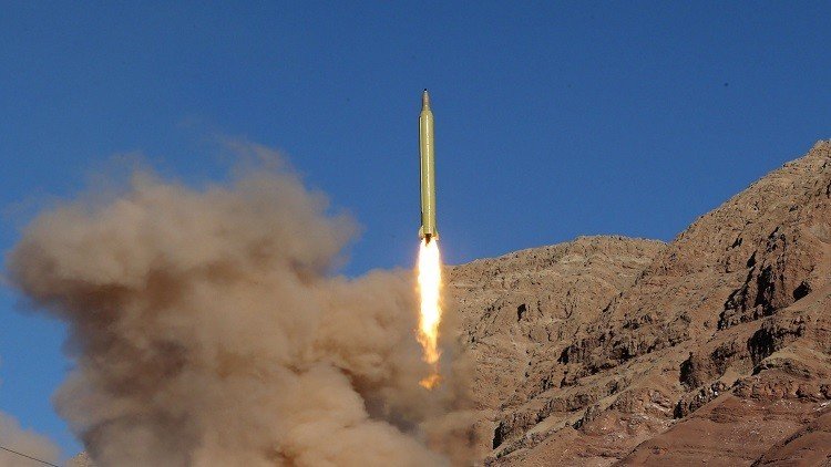 إيران تختبر قذائف صاروخية ذكية!