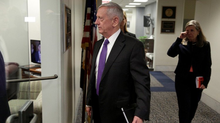 وزير الدفاع الأمريكي يصل الإمارات في أول زيارة للشرق الأوسط