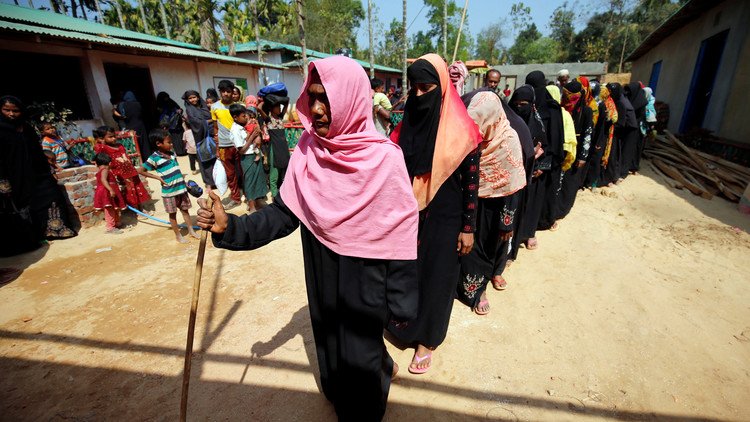 مئات الروهينغا يغادرون بنغلادش إلى بلادهم