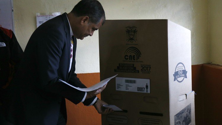 لينين يتقدم بانتخابات رئاسة الإكوادور