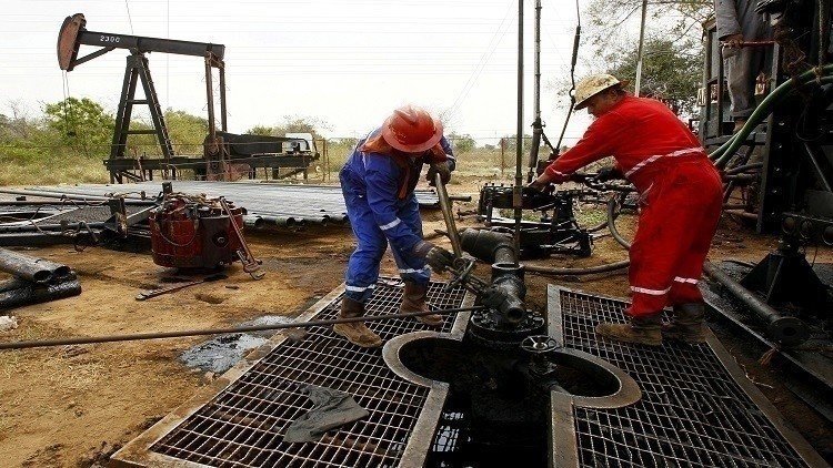 إيران تكتشف احتياطيات من النفط الصخري يليه الغاز الصخري  