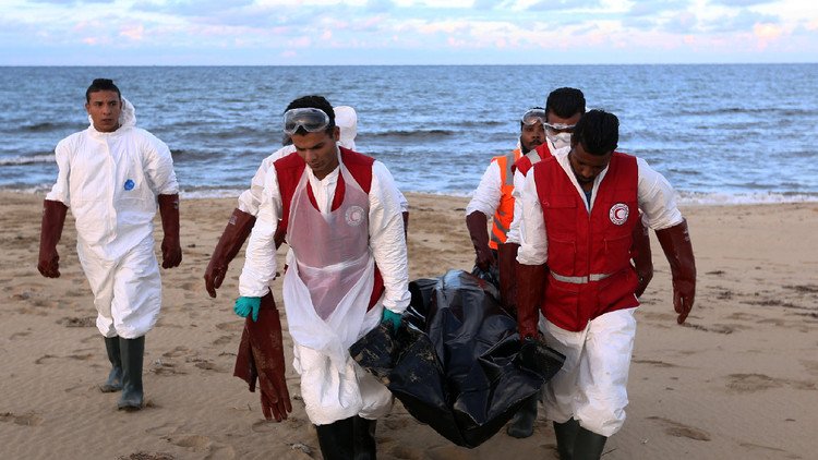 العثور على 74 جثة لمهاجرين على شاطئ غرب ليبيا