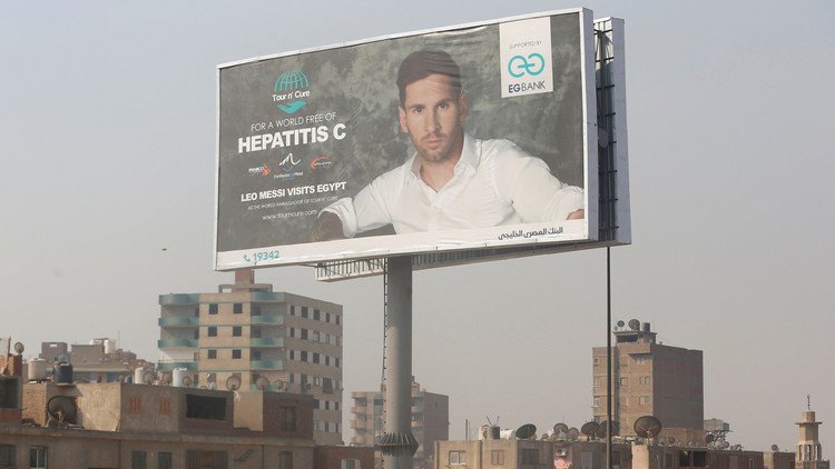 بالفيديو.. لحظة وصول ميسي القاهرة