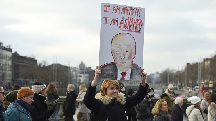 إسرائيل تطالب إيرلندا بضمان حرية التعبير لسفيرها