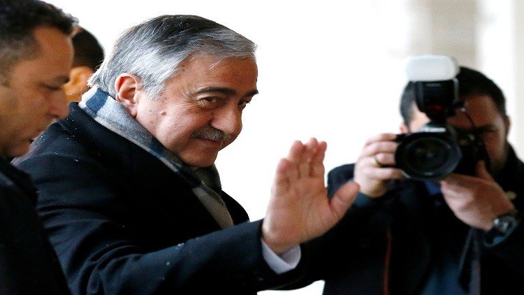 القبارصة الأتراك يعلقون المفاوضات بسبب قرار برلماني
