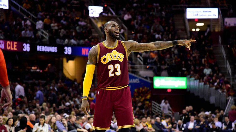 ليبرون جيمس يقود كليفلان للفوز على نيويورك نيكس