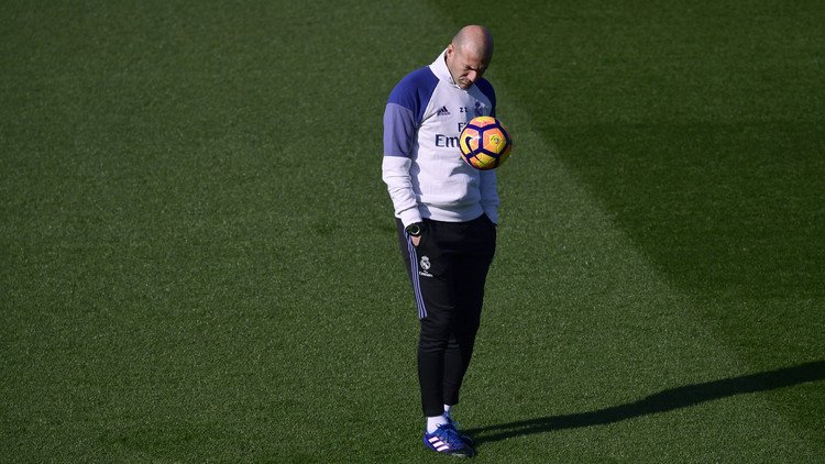 بالفيديو.. زيدان يدهش رونالدو وخاميس