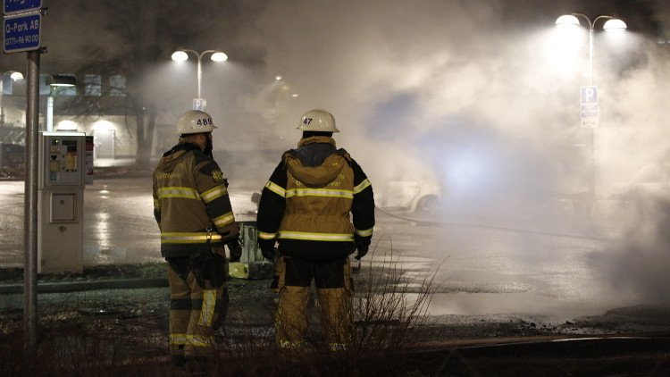 حريق في أكبر مركز للاجئين في السويد يخلف نحو 20 مصابا
