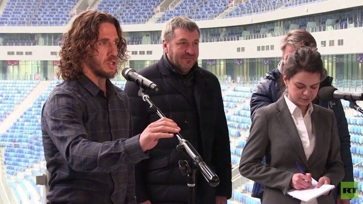  بويول في جولة تفقدية لملعب سان بطرسبورغ (فيديو)