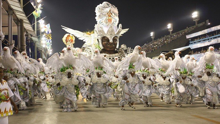 الرقص مع الملايين في كرنفال ريو دي جانيرو