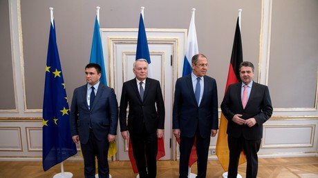 وزراء الخارجية الألماني زيغمار غابرييل والروسي سيرغي لافروف والفرنسي جان مارك إيرولت والأوكراني بافلو كليمكين.