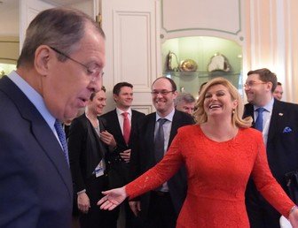 وزير الخارجية الروسي سيرغي لافروف يلتقي برئيسة كرواتيا السيدة كوليندا غرابار-كيتاروفيتش في ميونخ