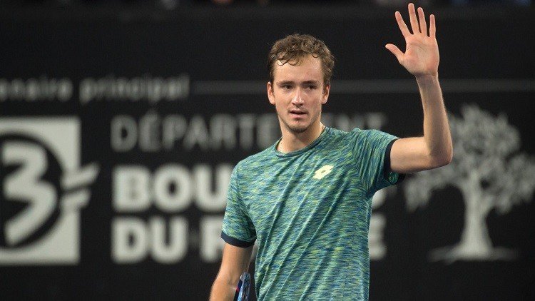 بداية ناجحة للروسي ميدفيديف في بطولة دبي