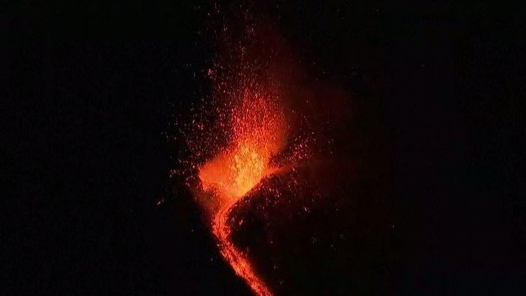 بالفيديو.. ثوران بركان إتنا 