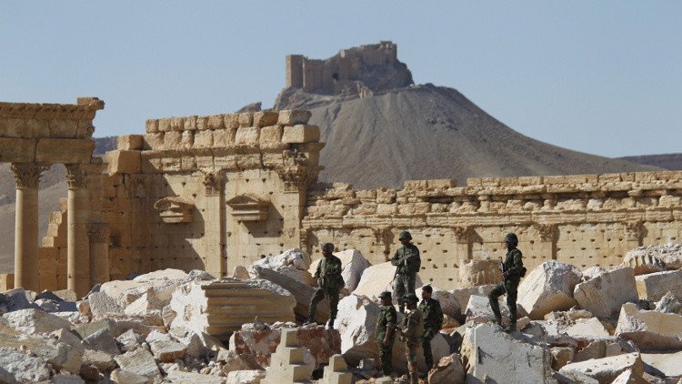 شويغو يبلغ بوتين باستعادة الجيش السوري تدمر بدعم روسي