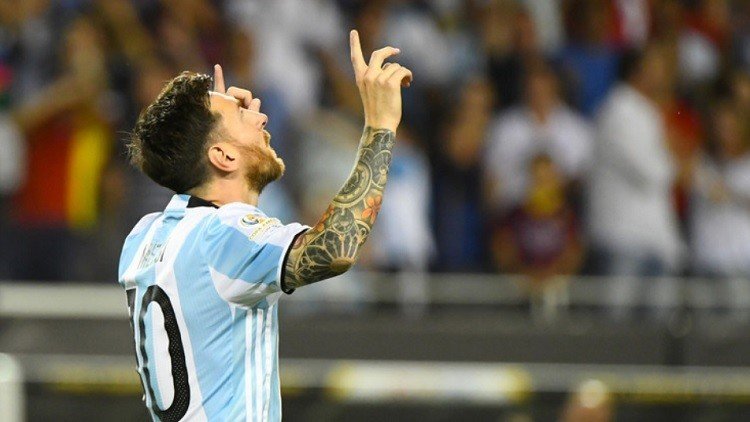 الفيفا يهدد بإيقاف الاتحاد الأرجنتيني