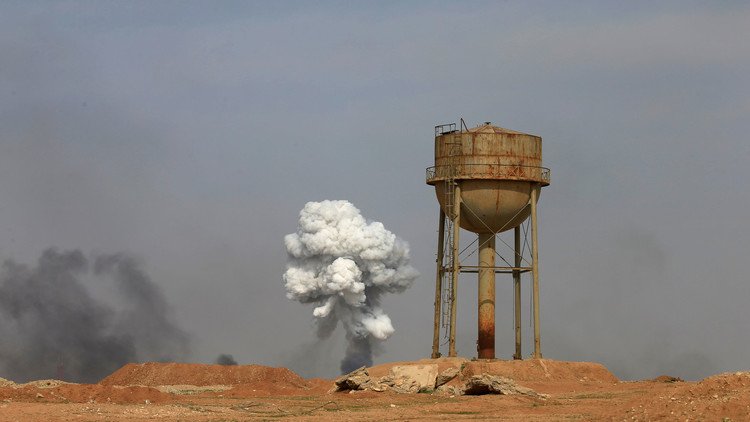 الصليب الأحمر: مهاجمة 7 مدنيين بمواد كيميائية قرب الموصل