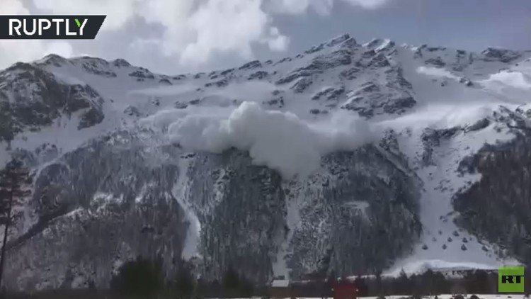 مشهد مرعب لانهيار ثلجي روسيا ابتلع 4 أشخاص