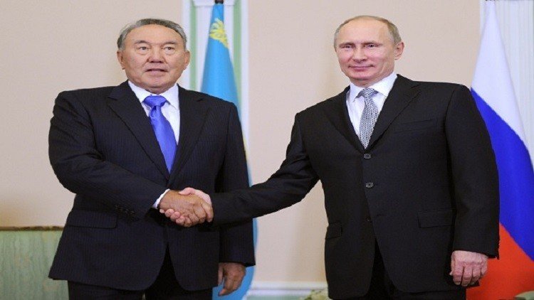 فلاديمير بوتين ونظيره الكازاخستاني نور سلطان نزارباييف
