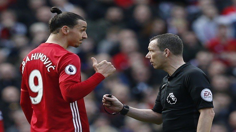  لاعب بورنموث يدوس على رأس إبراهيموفيتش في مشهد يحبس الأنفاس (فيديو)