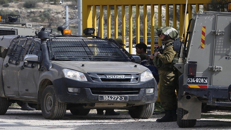 الجيش الإسرائيلي يعتقل نائبين وقياديا في حماس