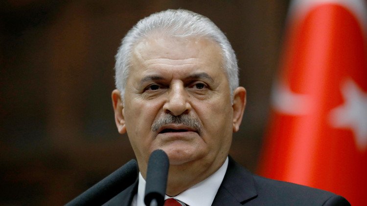 رويترز عن مسؤول تركي: واشنطن قررت فيما يبدو الاستعانة بالأكراد في حملة الرقة