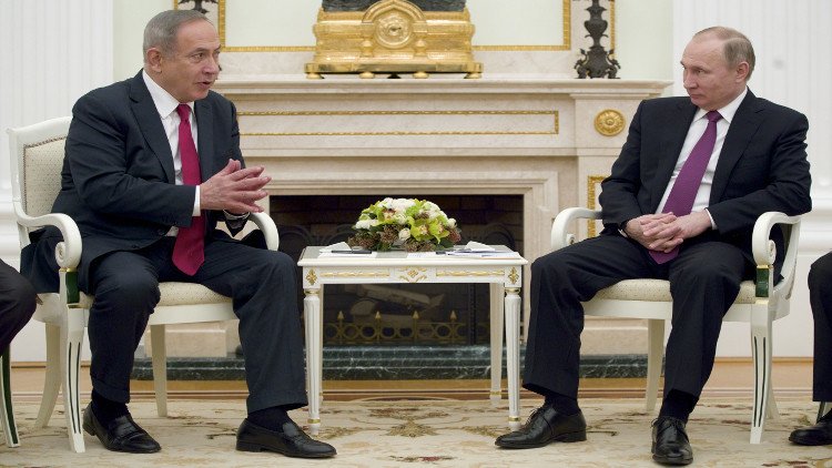 نتنياهو يطلب المساعدة من بوتين لاسترجاع جثامين إسرائيليين تحتجزهم حماس