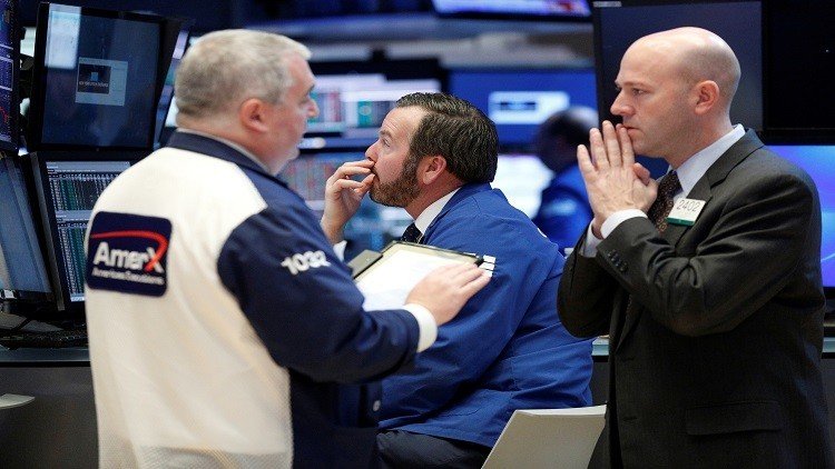 شبح تخمة المعروض يلاحق أسواق النفط