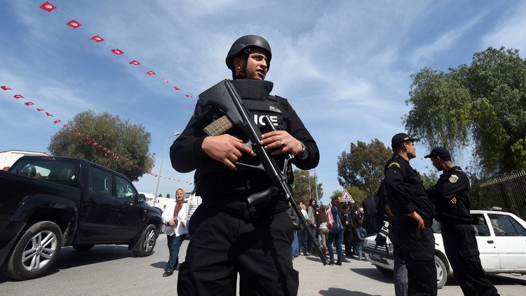 مقتل مسلحين اثنين ورجل أمن بتبادل إطلاق نار في ولاية قبلي التونسية