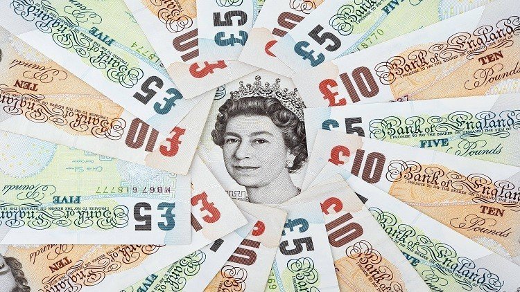 بعد المصادقة على "بريكست" الإسترليني يهوي